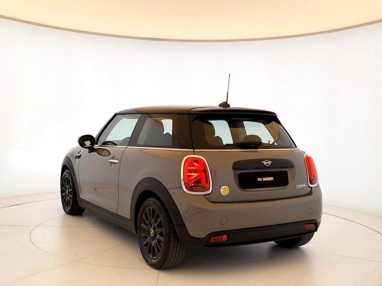Mini Full Electric Cooper SE Classic - NEOPATENTATI
