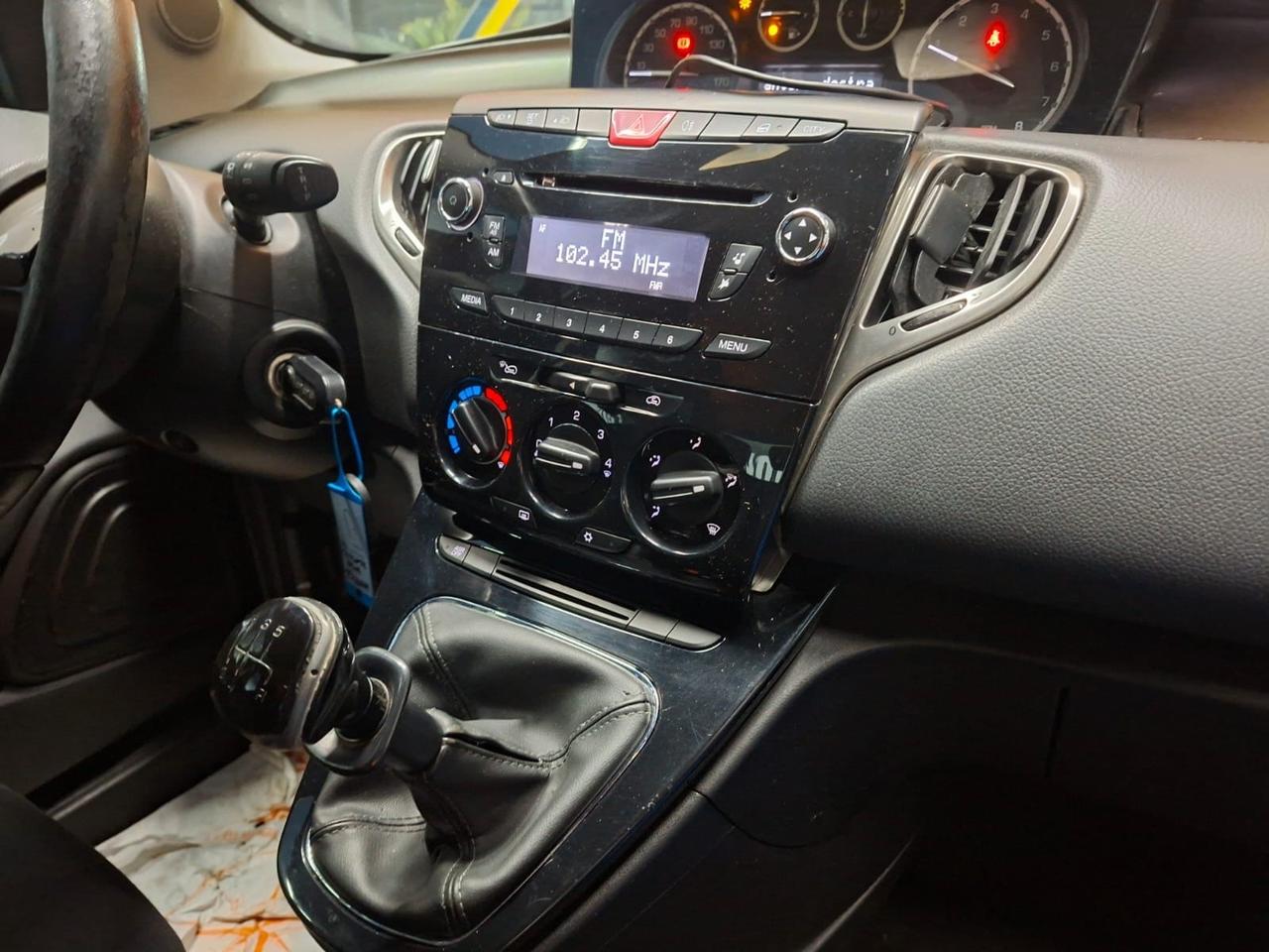 Lancia Ypsilon 1.2 69 CV 5 porte GPL Ecochic S Momodesign