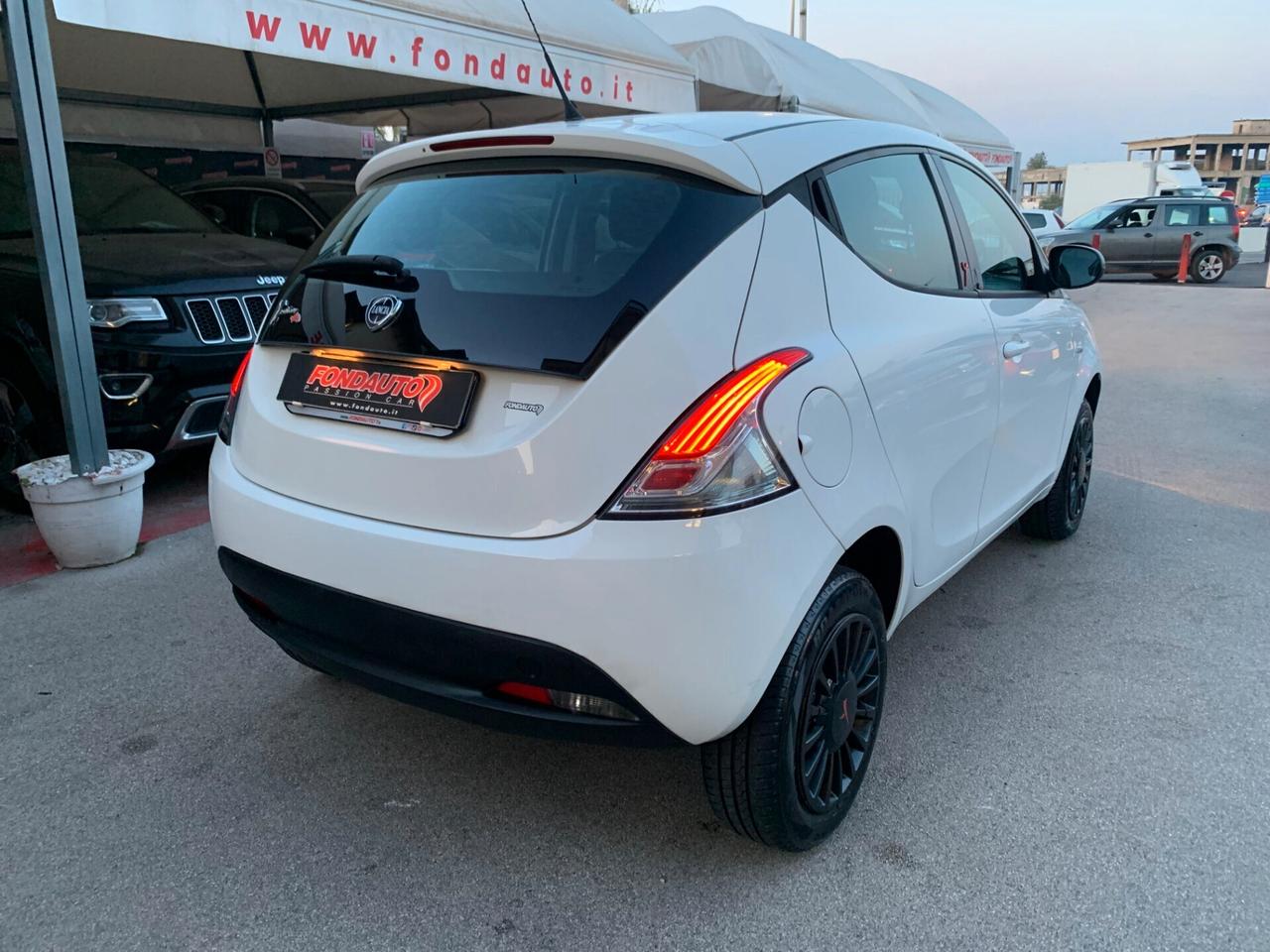 Lancia Ypsilon 0.9 TwinAir 85 CV 5 porte Metano Ecochic Gold