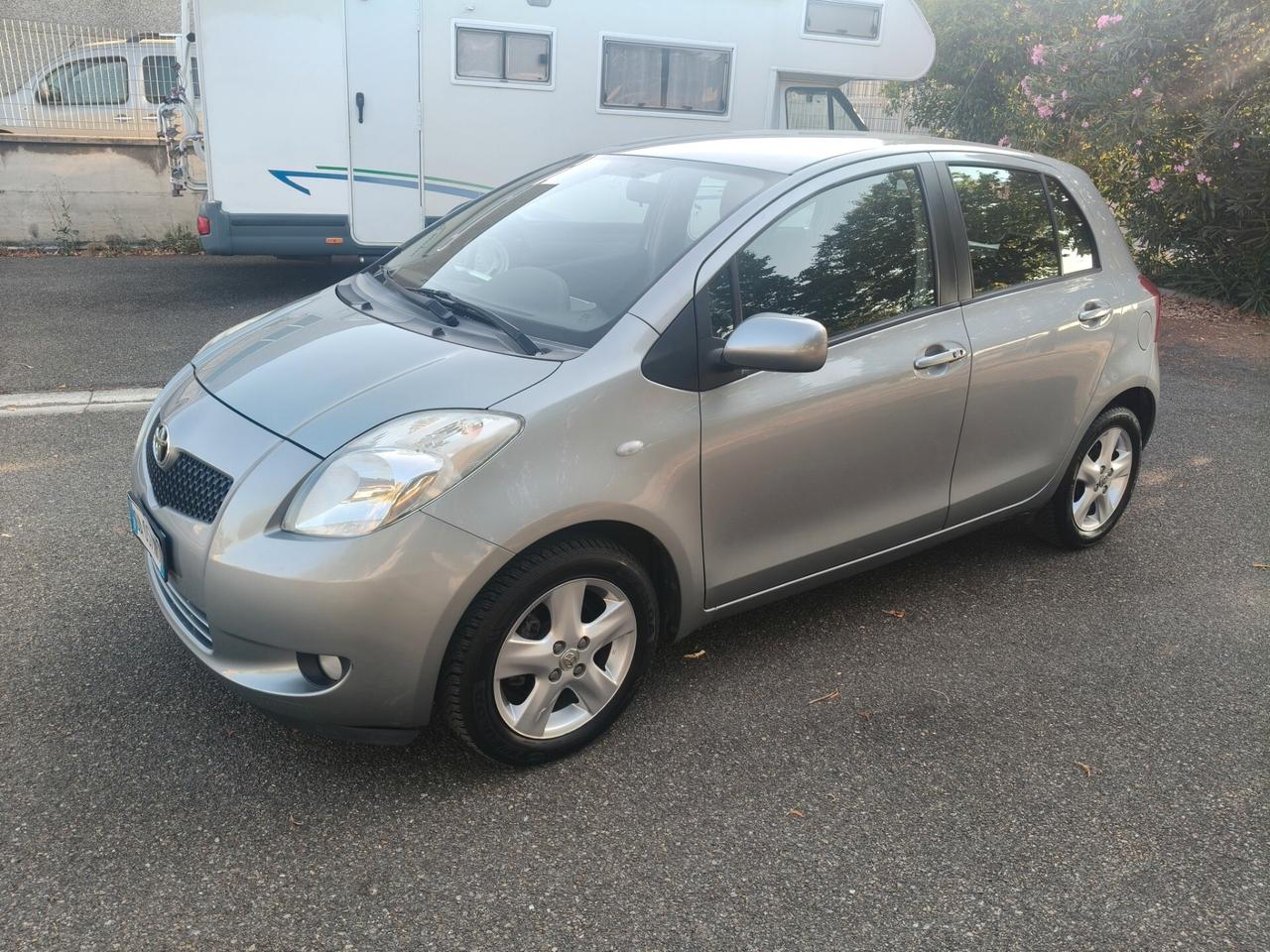 Toyota Yaris 1.3 5 porte AUTOMATICA