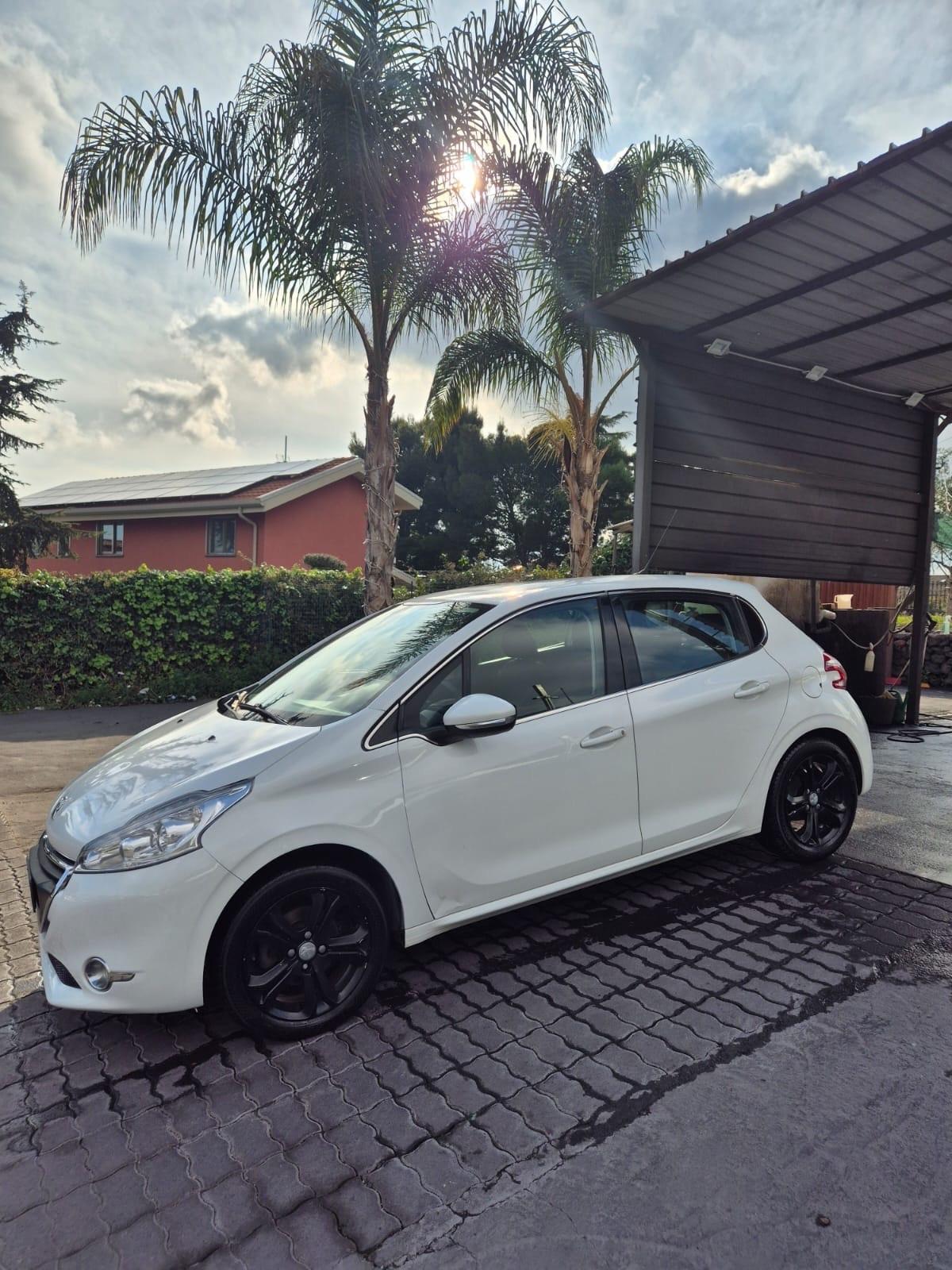 Peugeot 208 1.4 HDi 68 CV 5 porte Allure