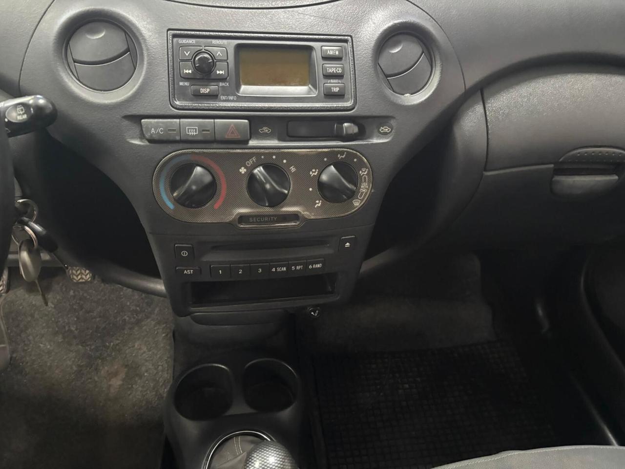 Toyota Yaris 1.0i 16V cat 5 porte Expo