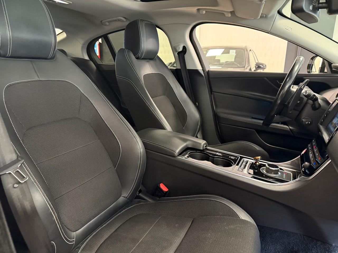 Jaguar XE 2.0 D Turbo 180CV Portfolio