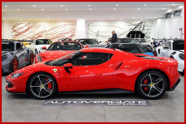 FERRARI 296 GTB|LIFT|DISPLAY PASS|RETROCAMERA|