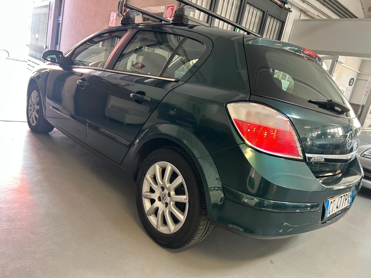 Opel Astra 1.6 16V Twinport 5 porte Cosmo