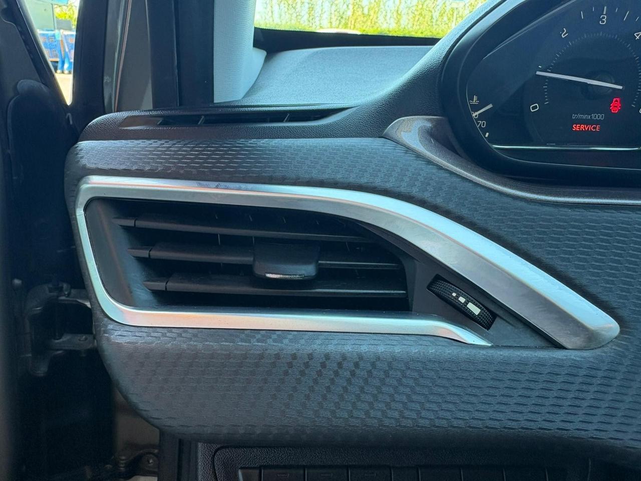 Peugeot 2008 1.6 e-HDi 92 CV Stop&Start Allure 126.000 KM