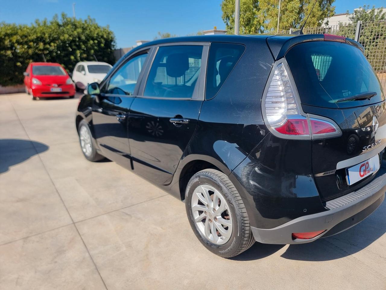 Renault Scenic Scénic XMod dCi 110 CV EDC Limited