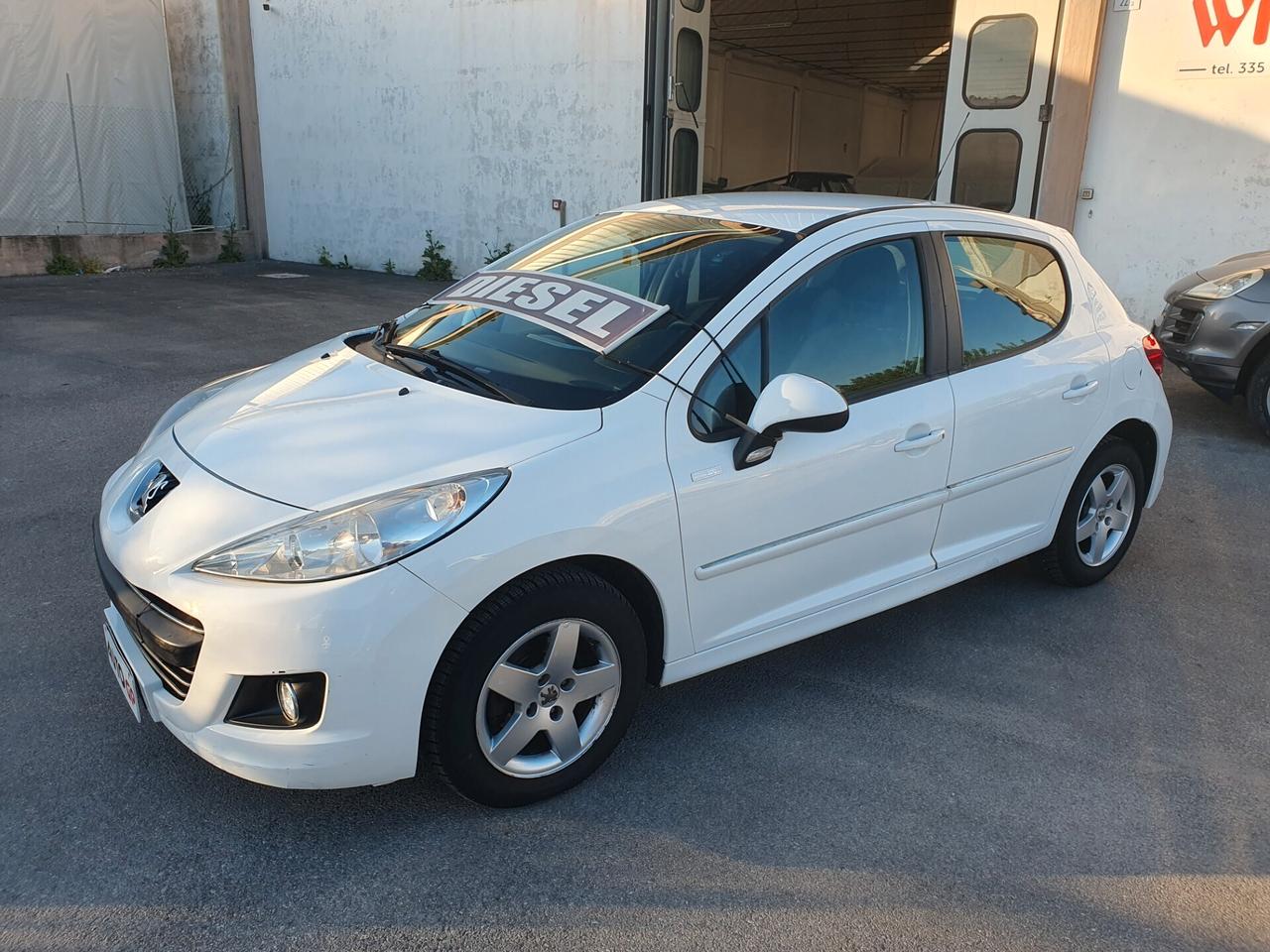 Peugeot 207 1.4 HDi 70CV 5p. Neopatent 2011