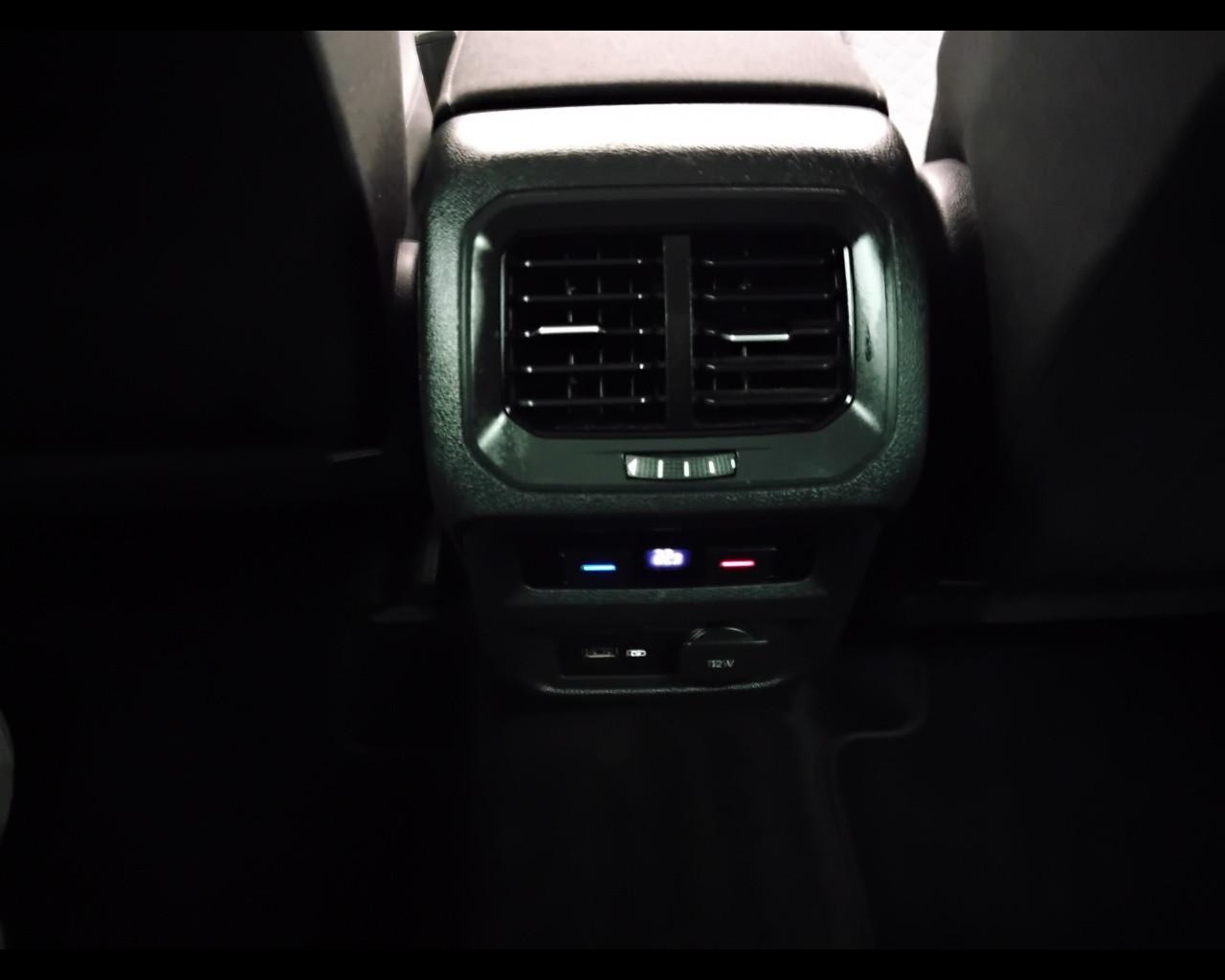 VOLKSWAGEN Tiguan II 2016 - Tiguan 2.0 tdi Business 150cv dsg