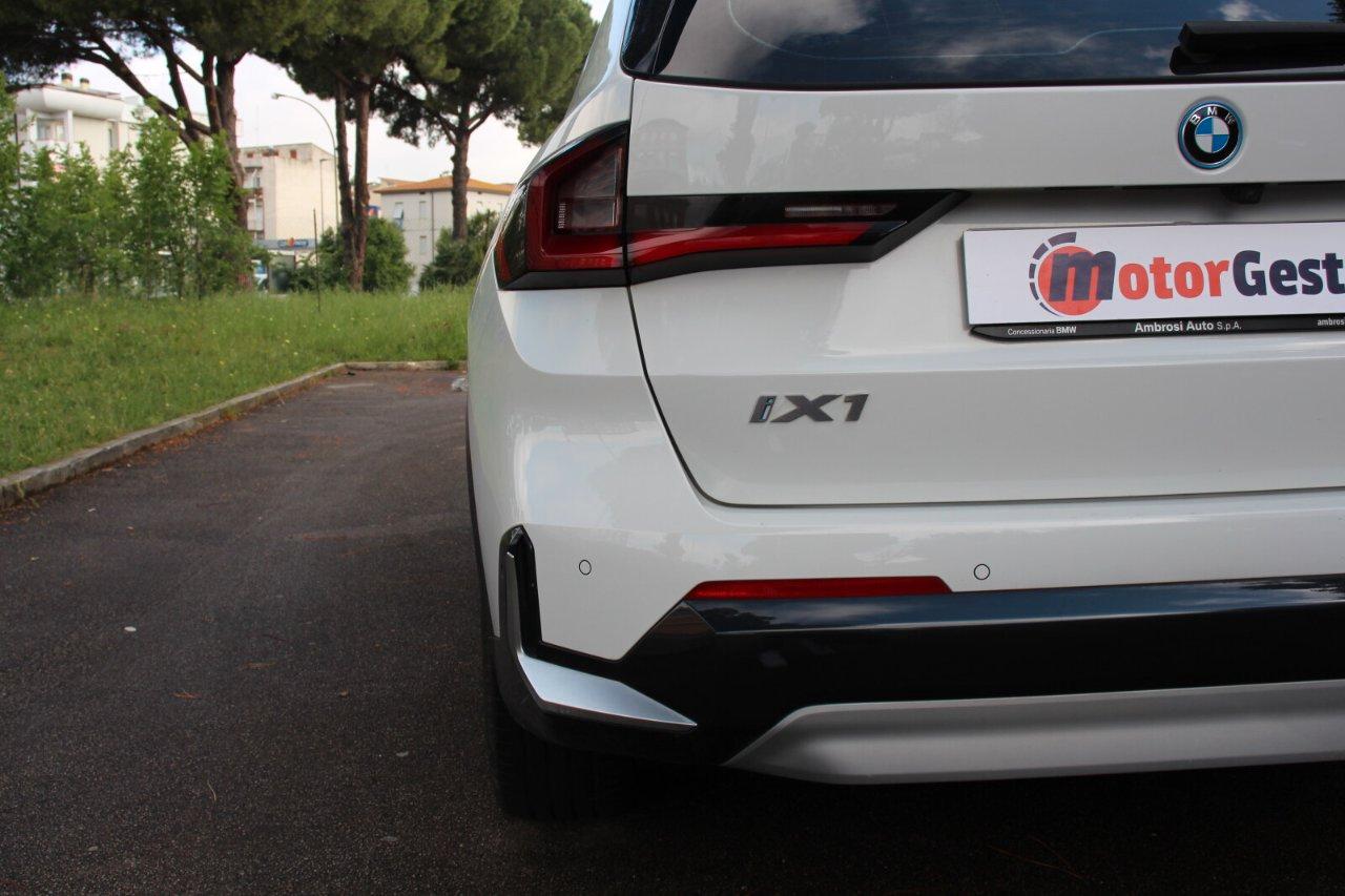BMW iX1 edrive 20 X-Line