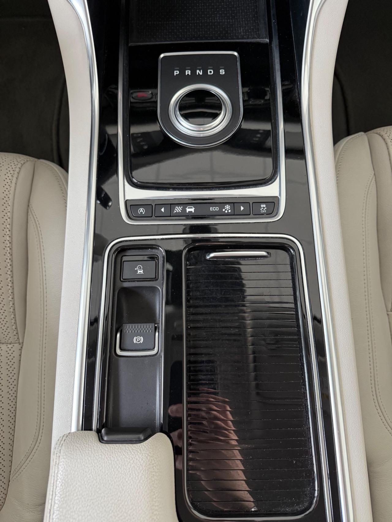 Jaguar XF 2.0 D 180 CV aut. Portfolio