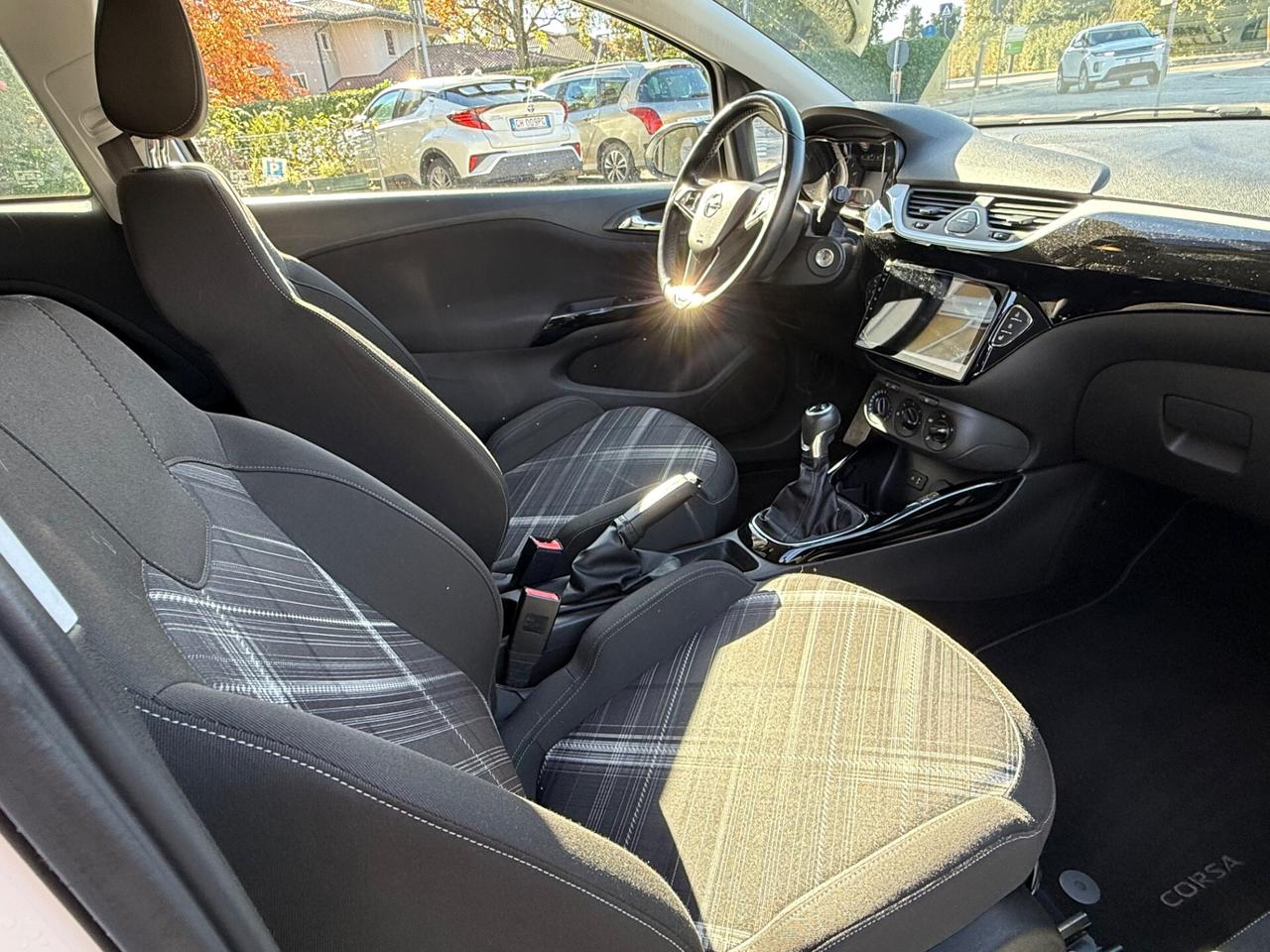 Opel Corsa 1.4 90CV Black&white Neopatentati