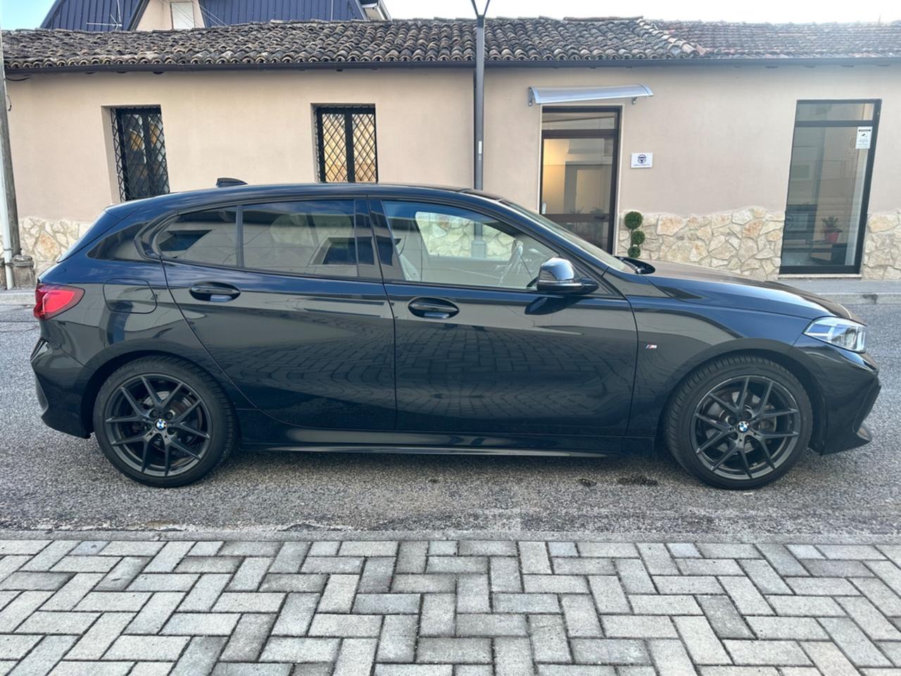 Bmw 118 118d 5p. Msport