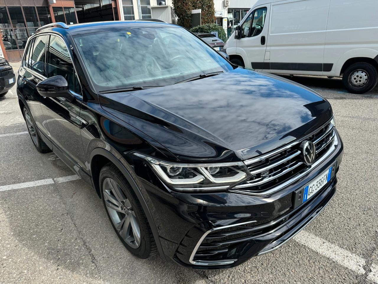 Volkswagen Tiguan 2.0 tdi R-Line 150cv dsg,UNICO PROP.,NAVY,iQ-LED,