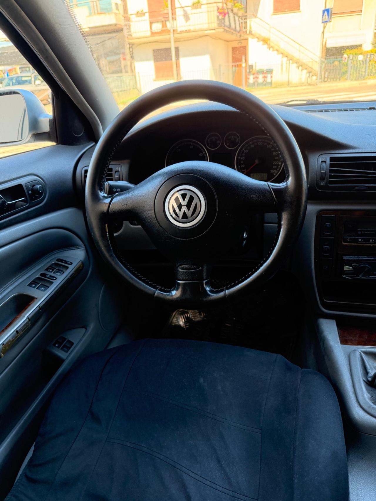 Volkswagen Passat 1.9 TDI/130 CV cat Var. H.line