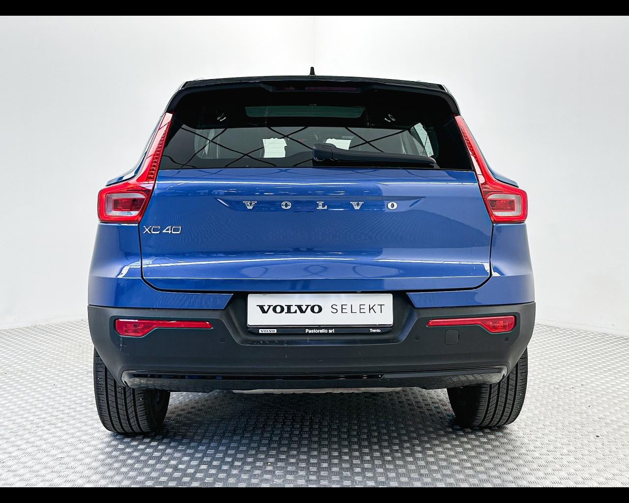 VOLVO XC40 (2017-->) - XC40 B5 AWD Geartronic R-design