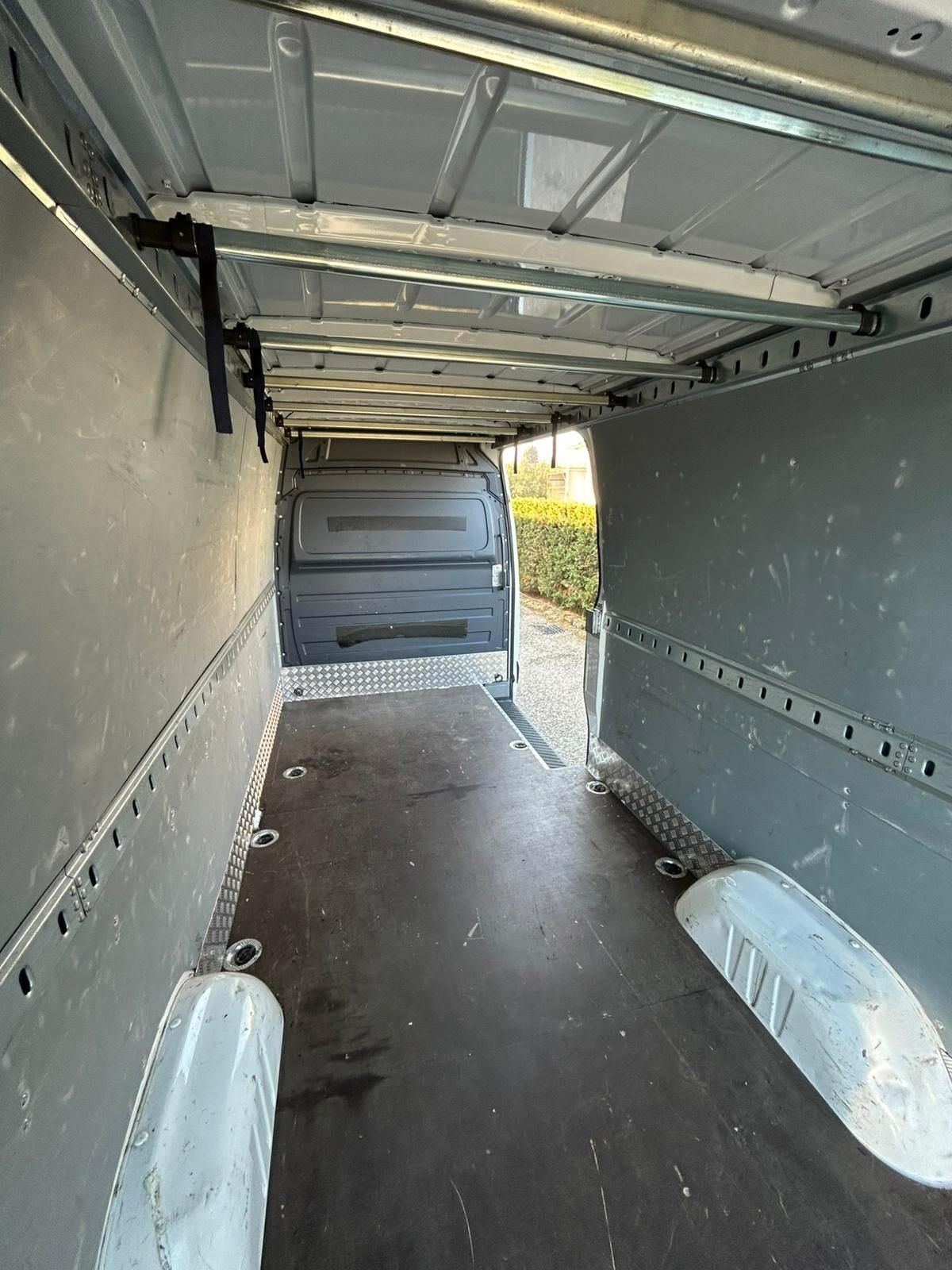 Volkswagen Crafter 35 2.0 TDI 100KW P.L. T.A.