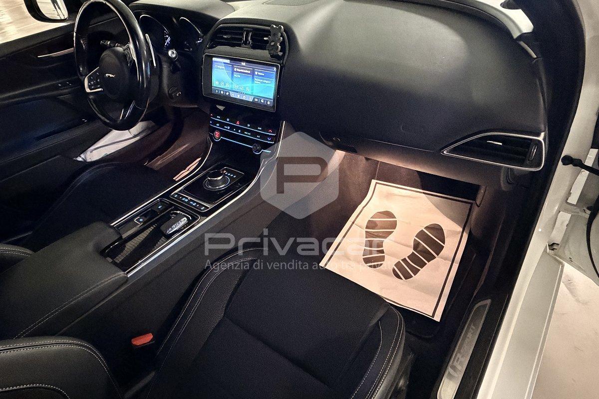 JAGUAR XE 2.0 D 180 CV aut. R-Sport