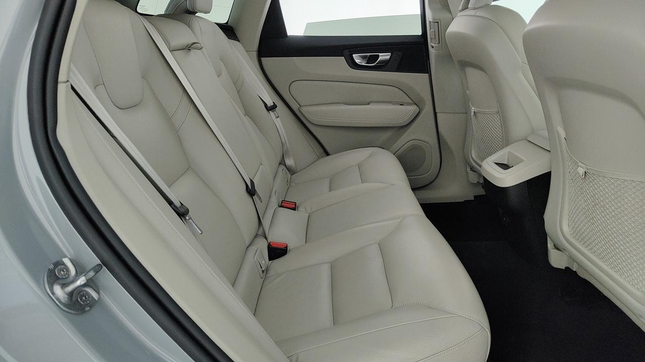 VOLVO XC60 2.0 b4 Momentum auto