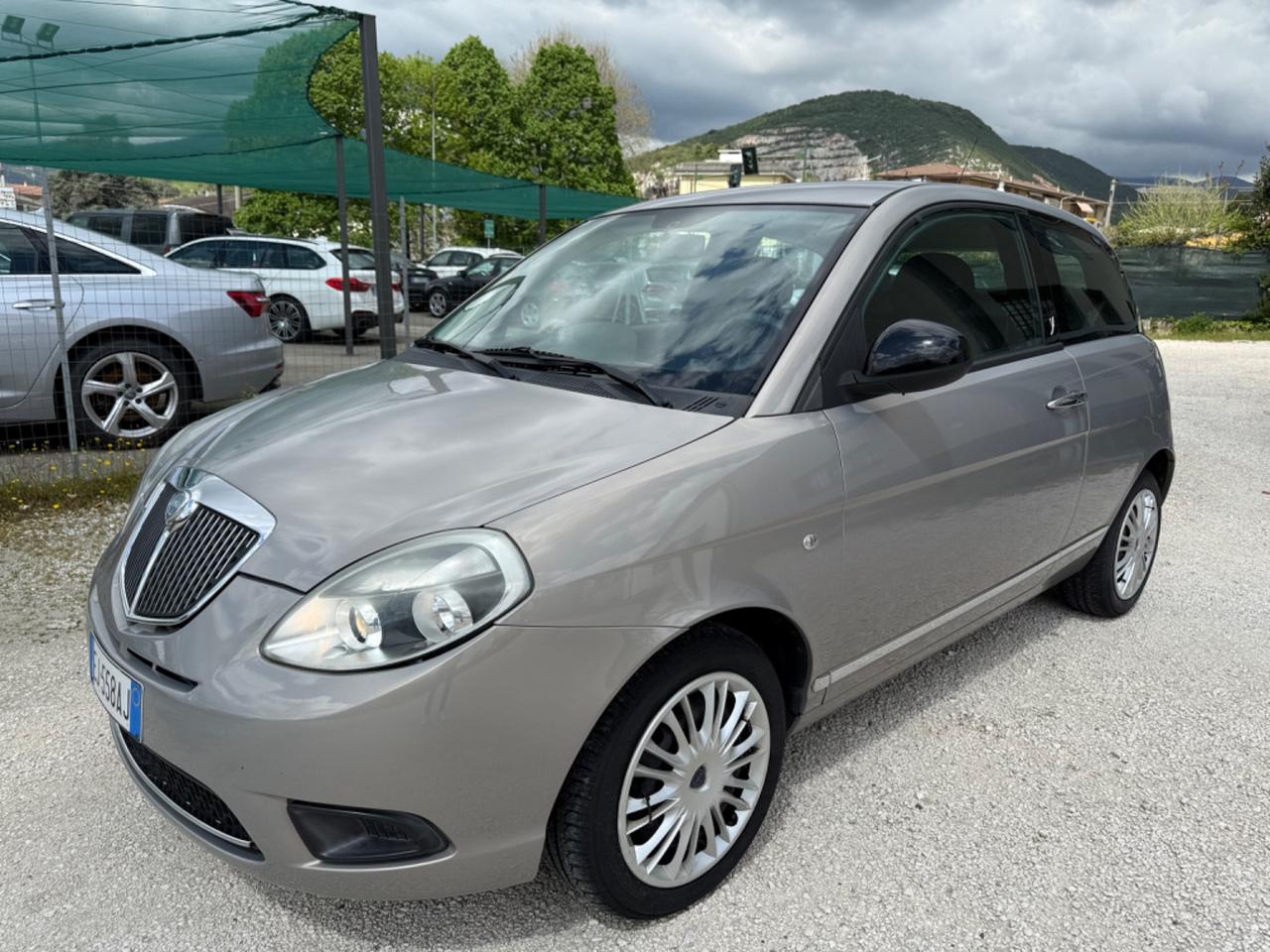 Lancia Ypsilon 1.3 MJT 75 CV Platino Ok neopatent Euro5