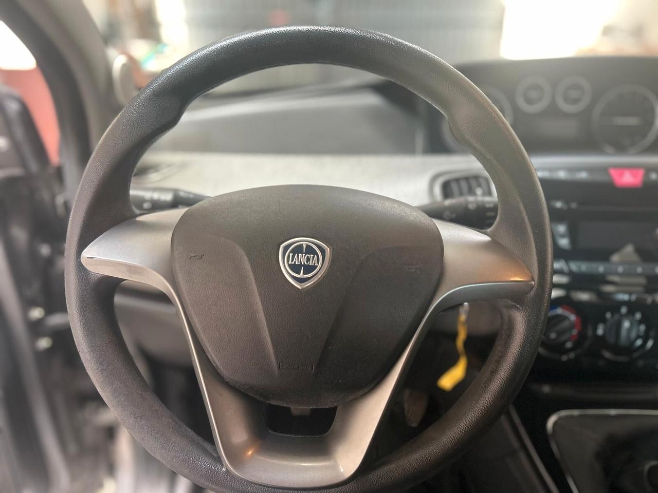 Lancia Ypsilon 0.9 TwinAir 85 CV 5 porte Metano Ecochic Gold