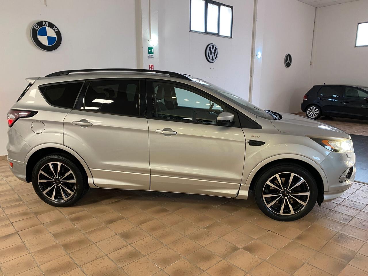 Ford Kuga 1.5 TDCI 120 CV 2WD ST-Line