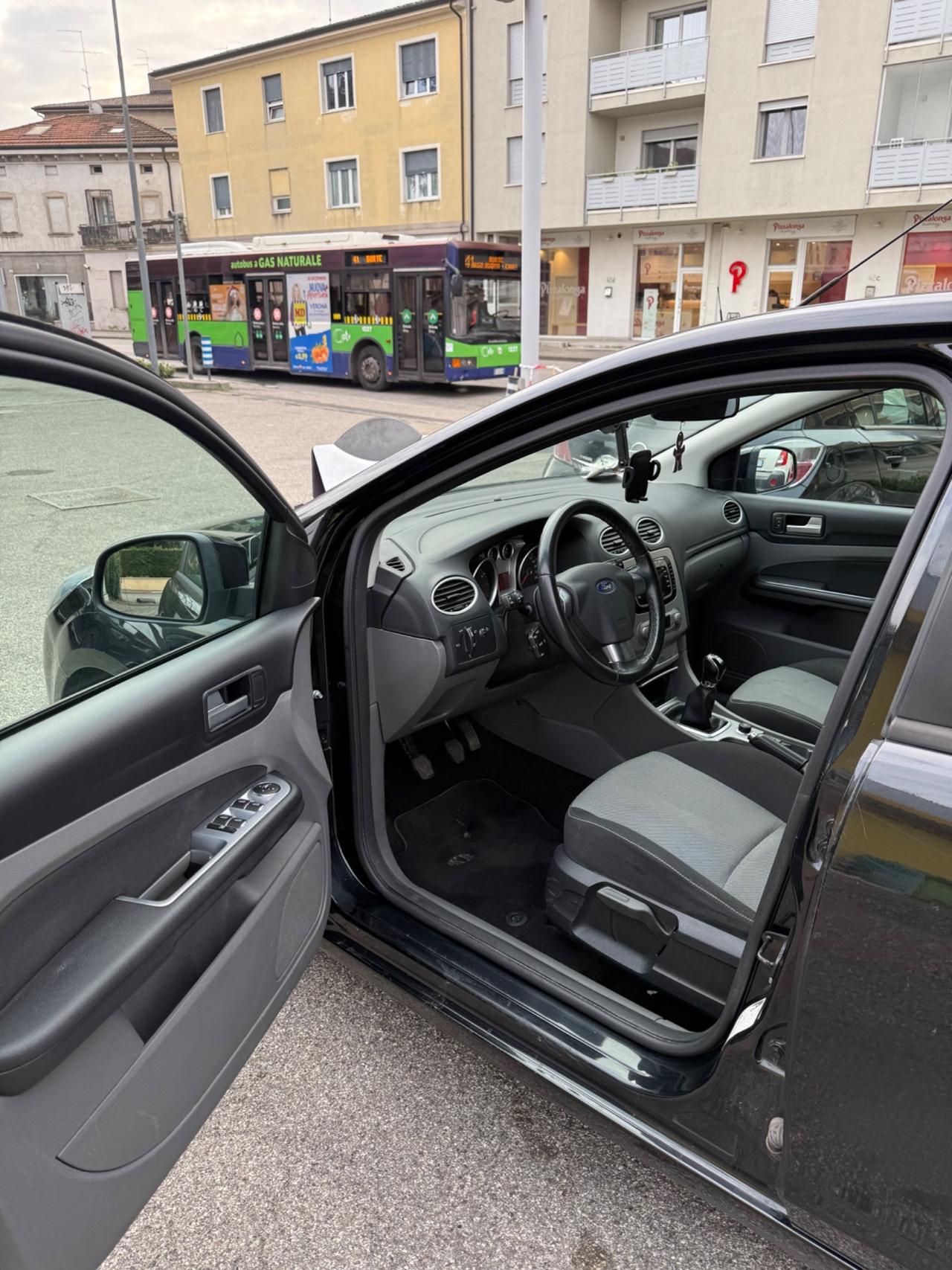 Ford Focus 1.6 (115CV) 5p. Bz.- GPL Titanium