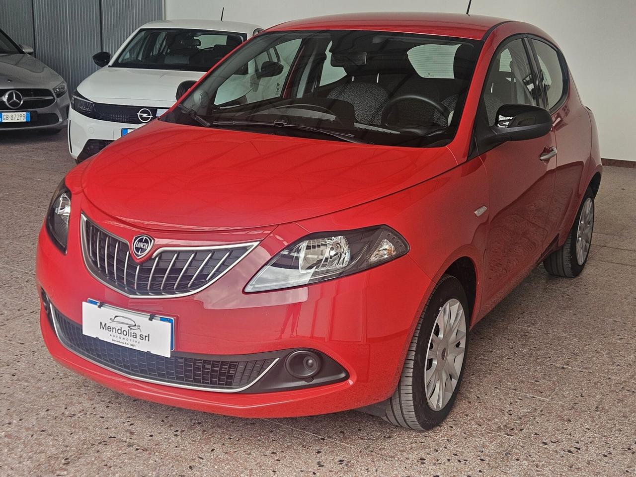 Lancia Ypsilon 1.0 FireFly 5 porte S&S Hybrid Silver
