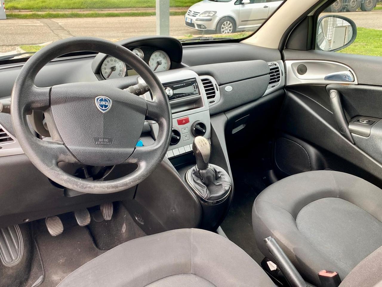 Lancia Ypsilon 1.3 MJT 75 cv. Unyca