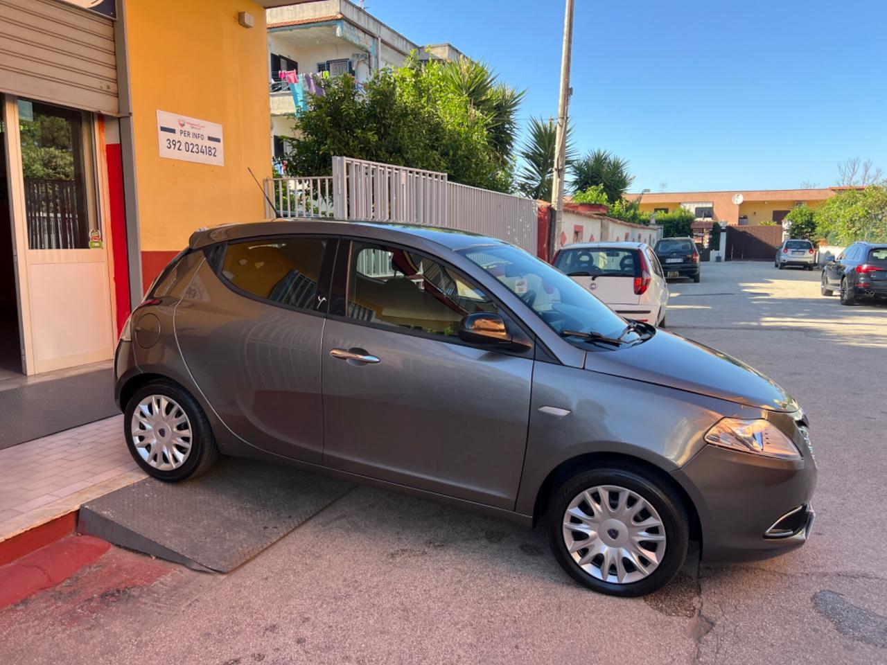 Lancia Ypsilon 1.2 69 CV 5 porte GPL Ecochic Silver