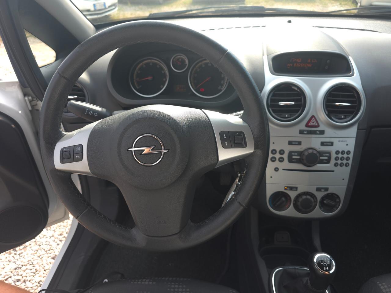 Opel Corsa 1.2 3 porte b-color