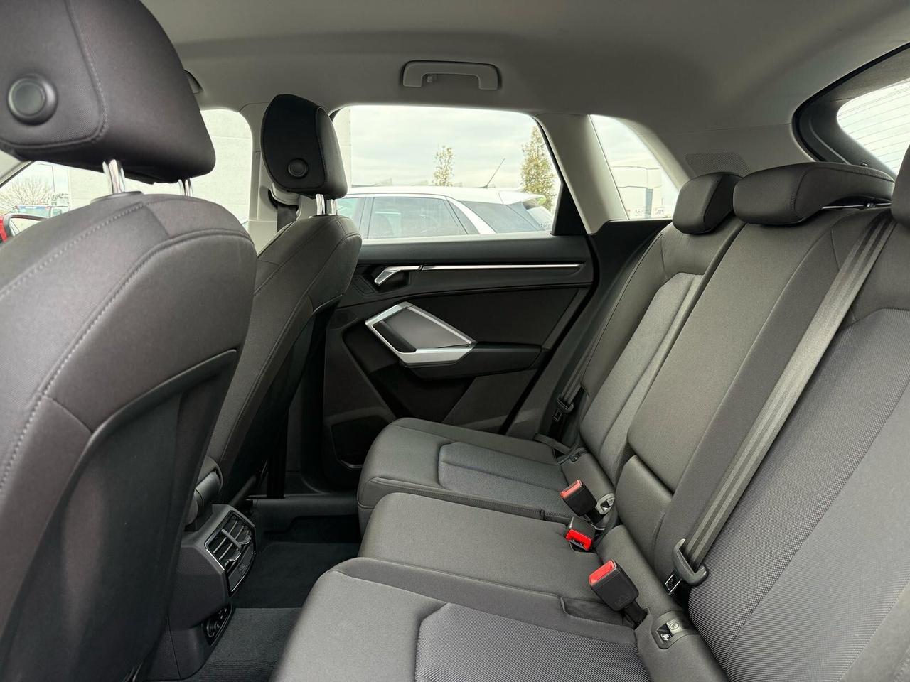 Audi Q3 35 TDI S tronic Business