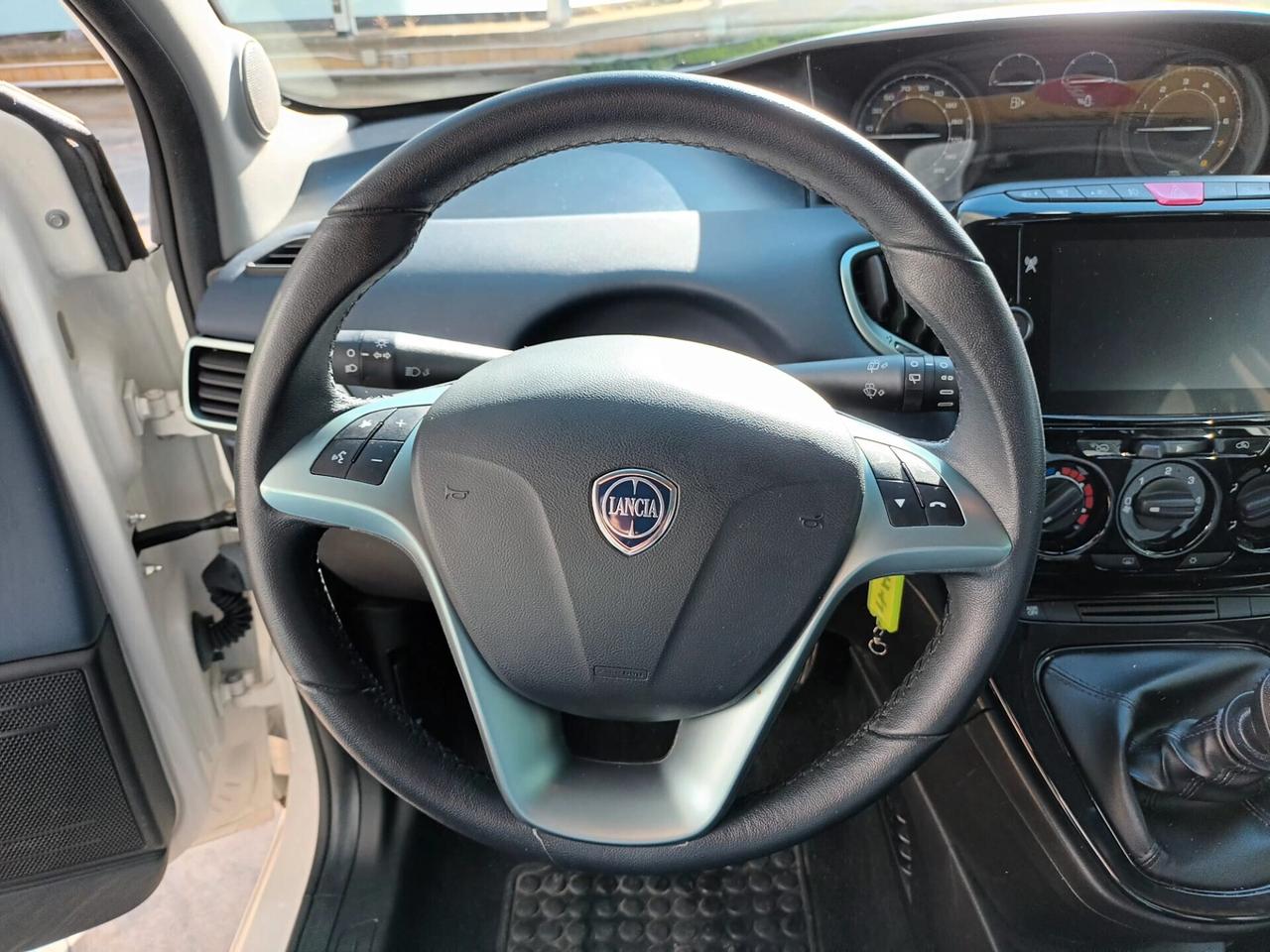 Lancia Ypsilon 1.0 PLATINO Hybrid 70 CV