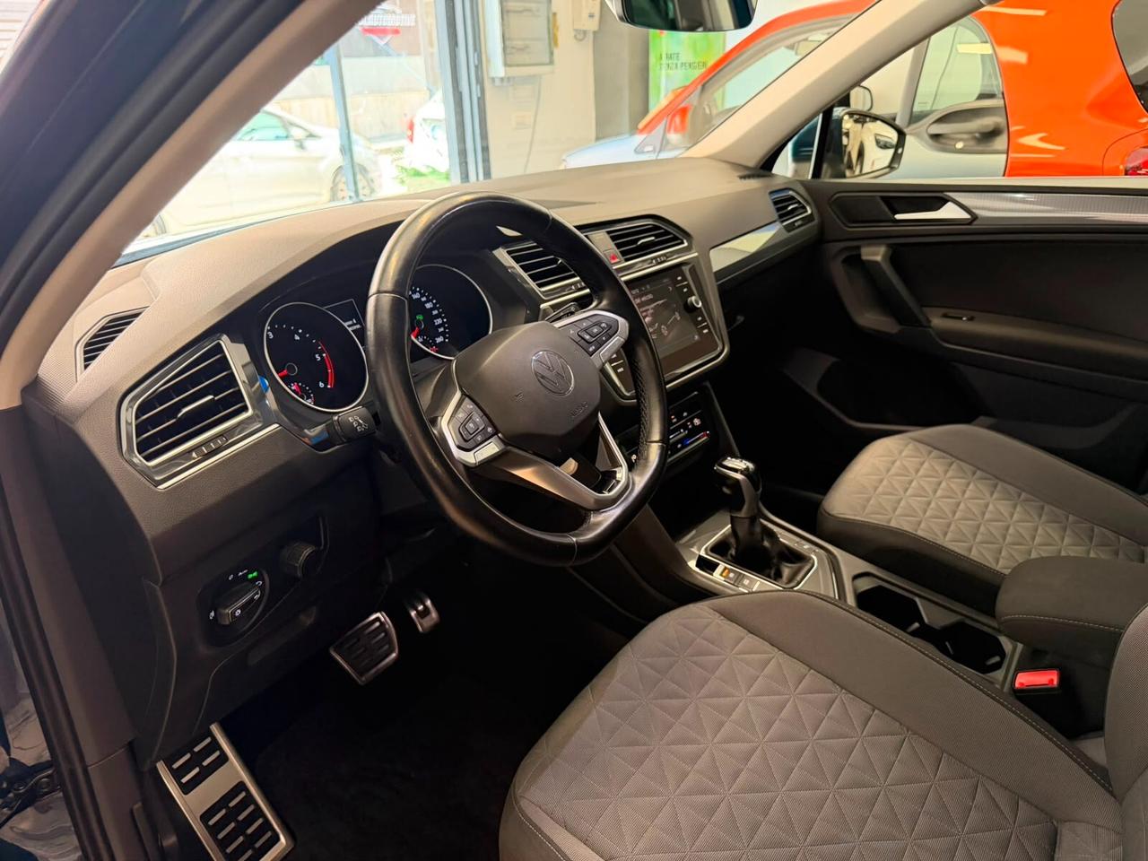 Volkswagen Tiguan 2.0 TDI 150 CV SCR DSG Elegance a rate da 250 al mese