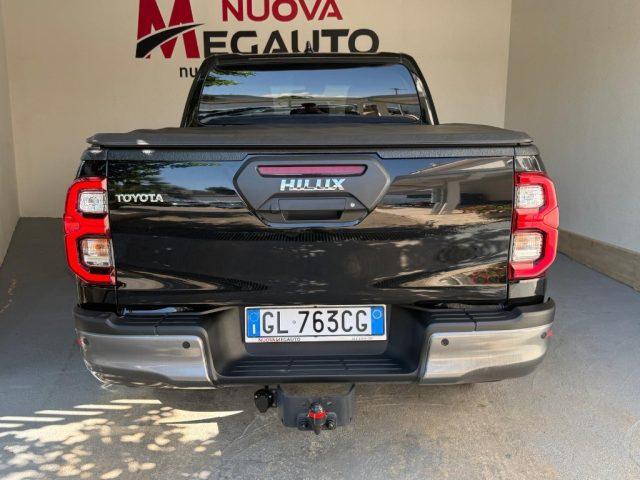 TOYOTA Hilux 2.8 D A/T 4WD 4 porte Double Cab Invincible