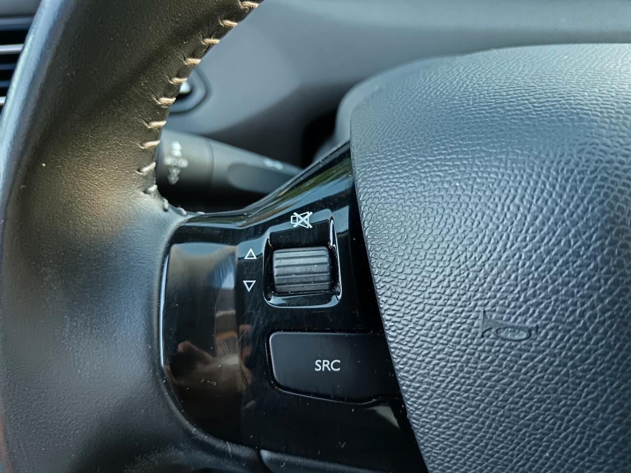 Peugeot 308 1.6 BLUEHDI 120CV NEOPATENTATI