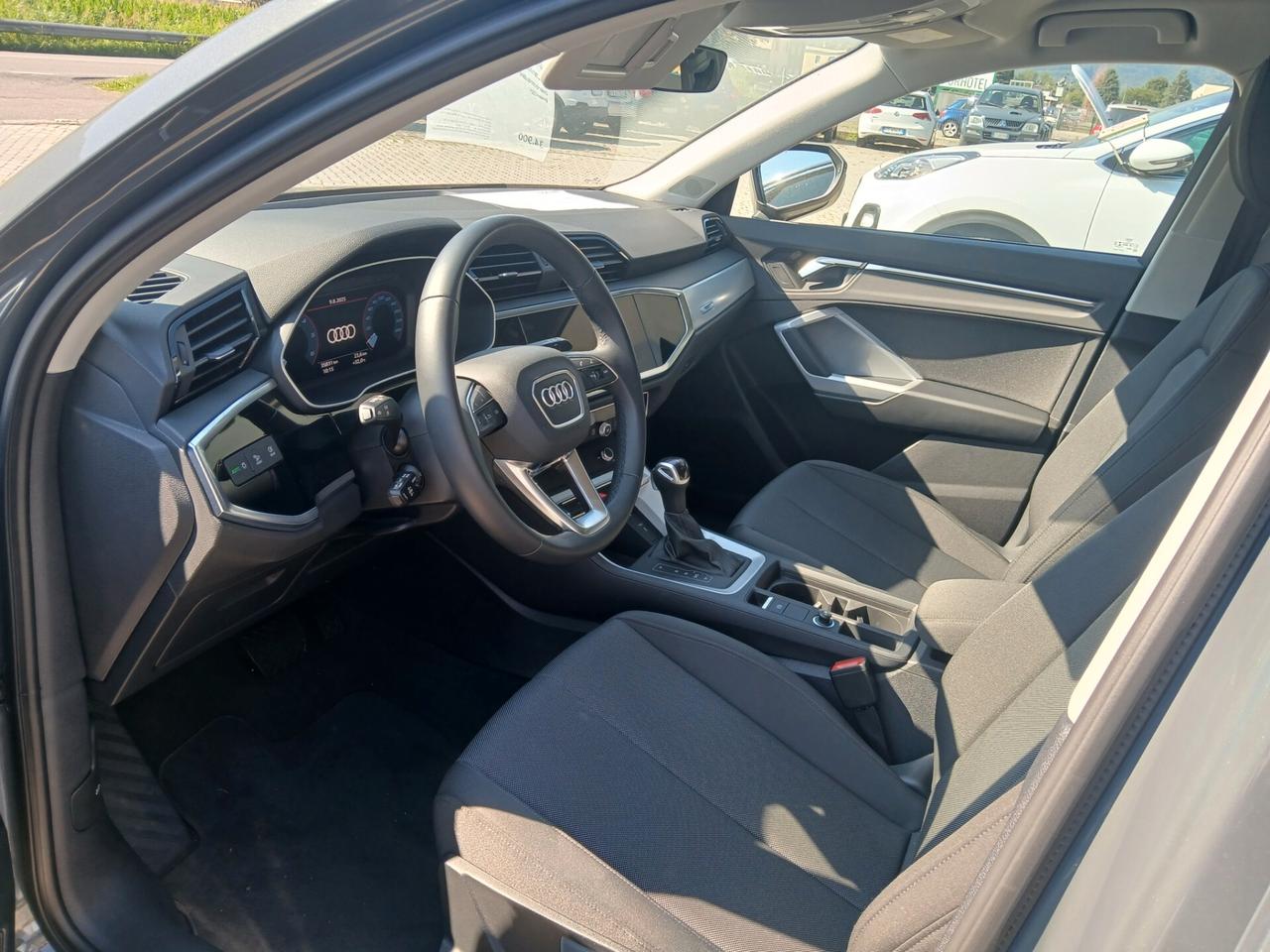 Audi Q3 35 TDI S tronic Business
