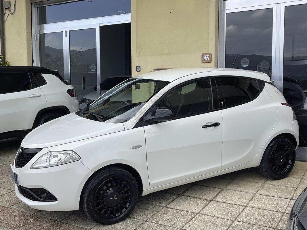 Lancia Ypsilon 1.2 69 CV Gold Plus Black and Noir - 70 Aziendale