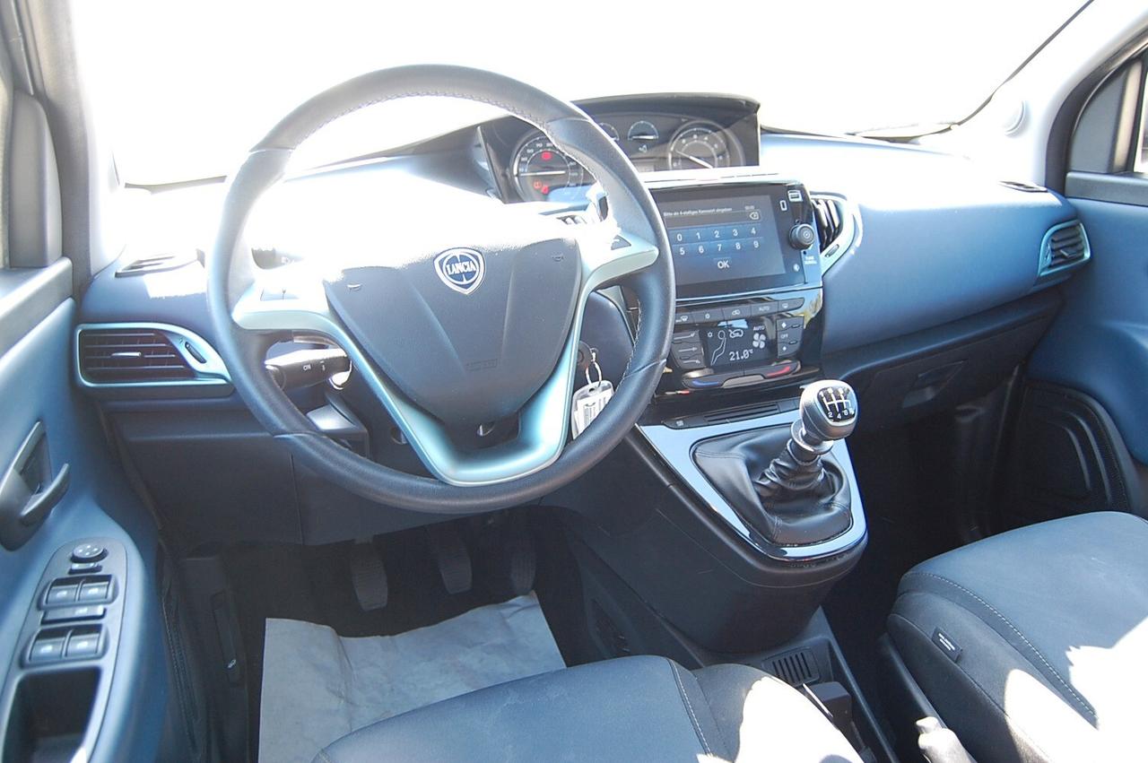 Lancia Ypsilon 1.0 FireFly 5 porte S&S Hybrid Platino