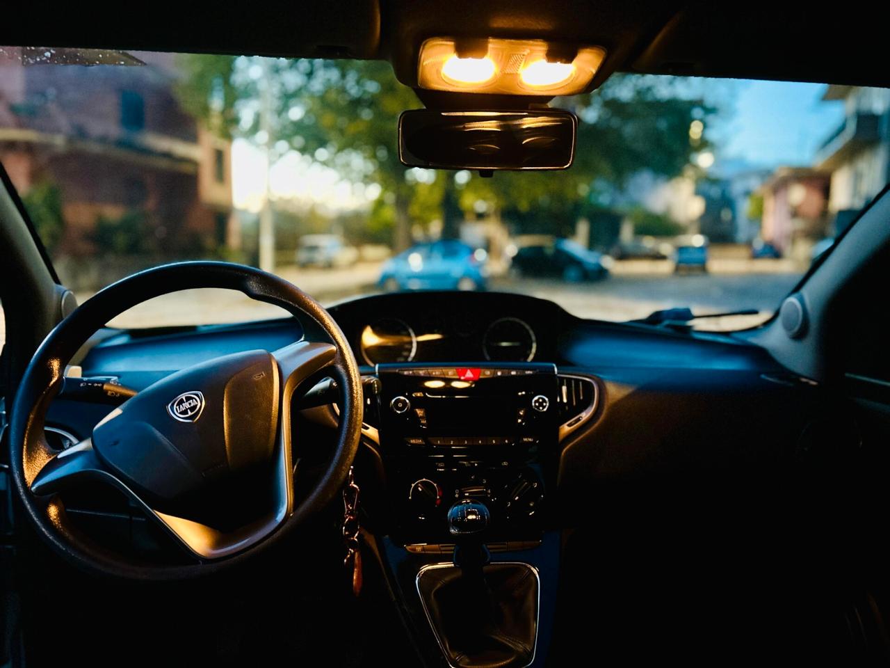 Lancia Ypsilon 0.9 TwinAir 85 CV 5 porte Metano Ecochic Elefantino