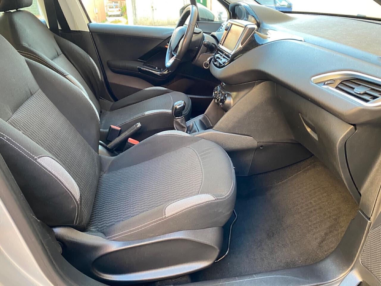 Peugeot 208 1.2 Benzina