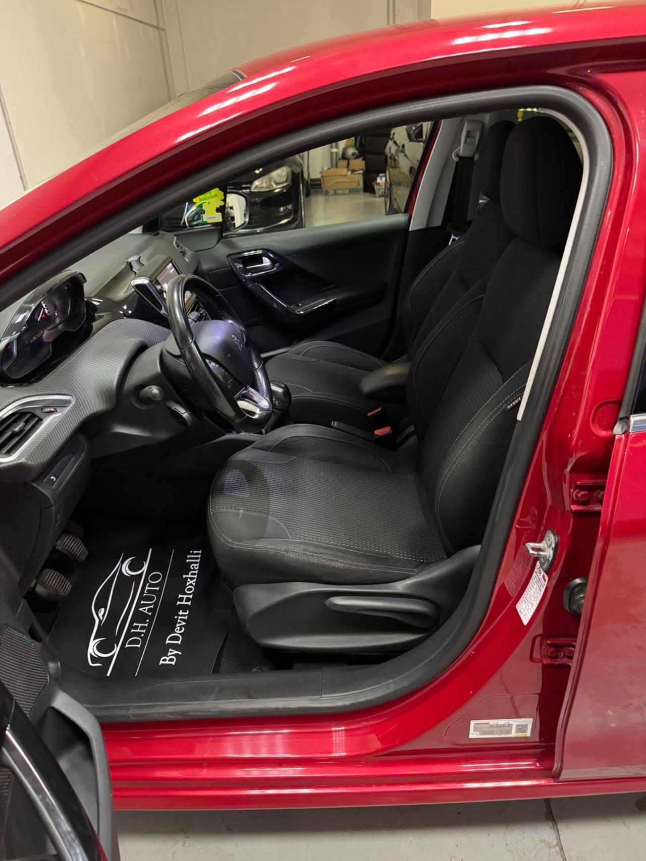 Peugeot 208 PureTech 82 5 porte Allure
