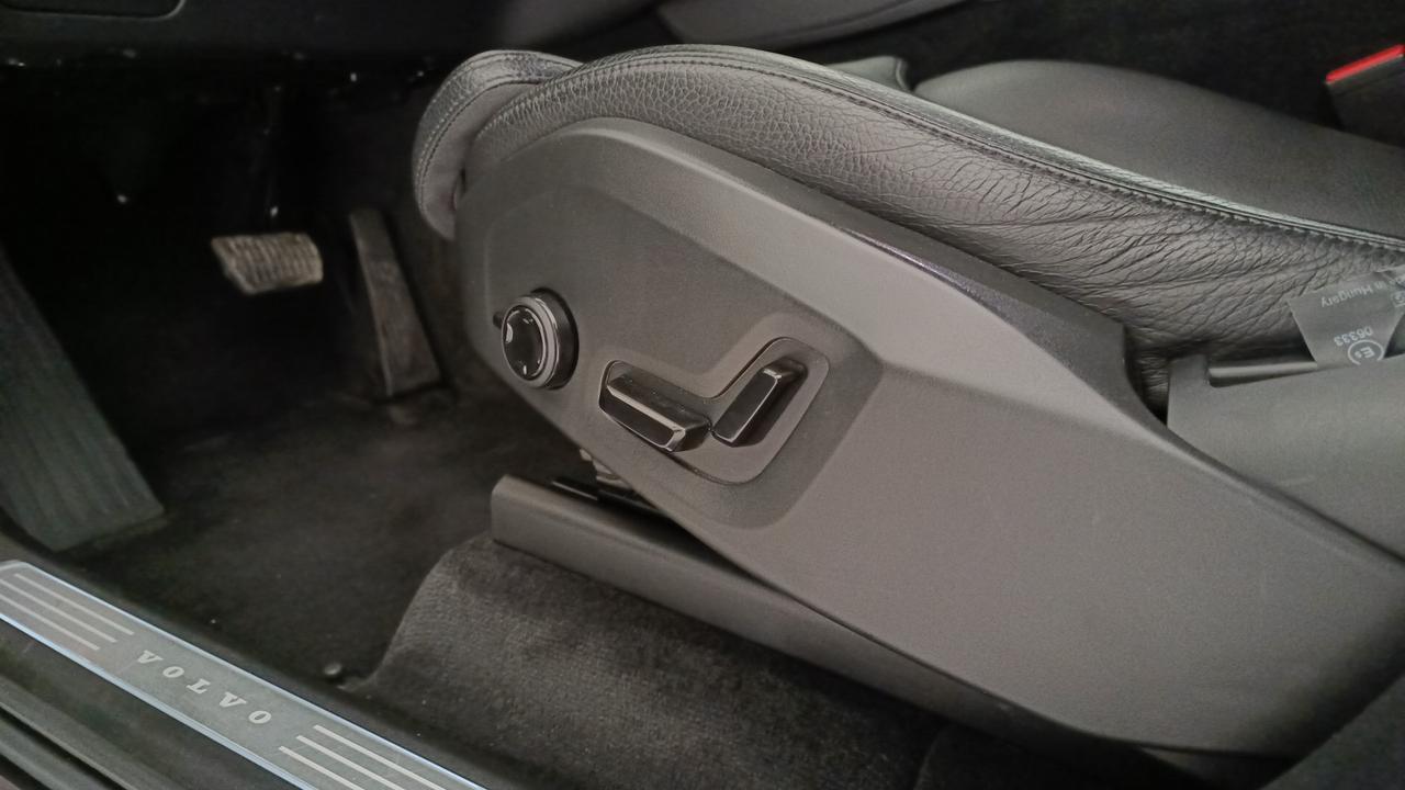 VOLVO XC90 2.0 b5 Momentum Pro awd 7p.ti geartronic