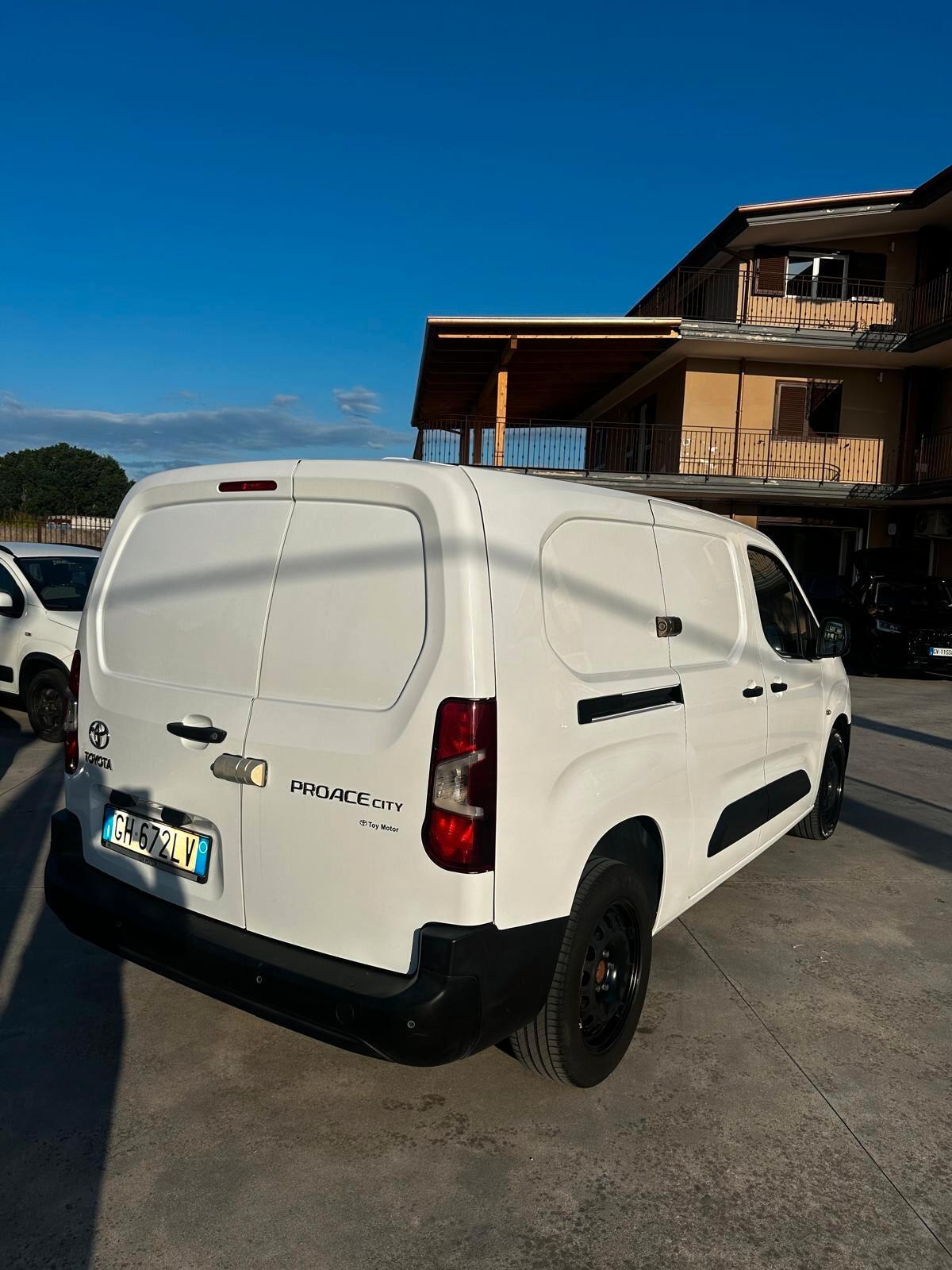 TOYOTA PROACE CITY MAXY