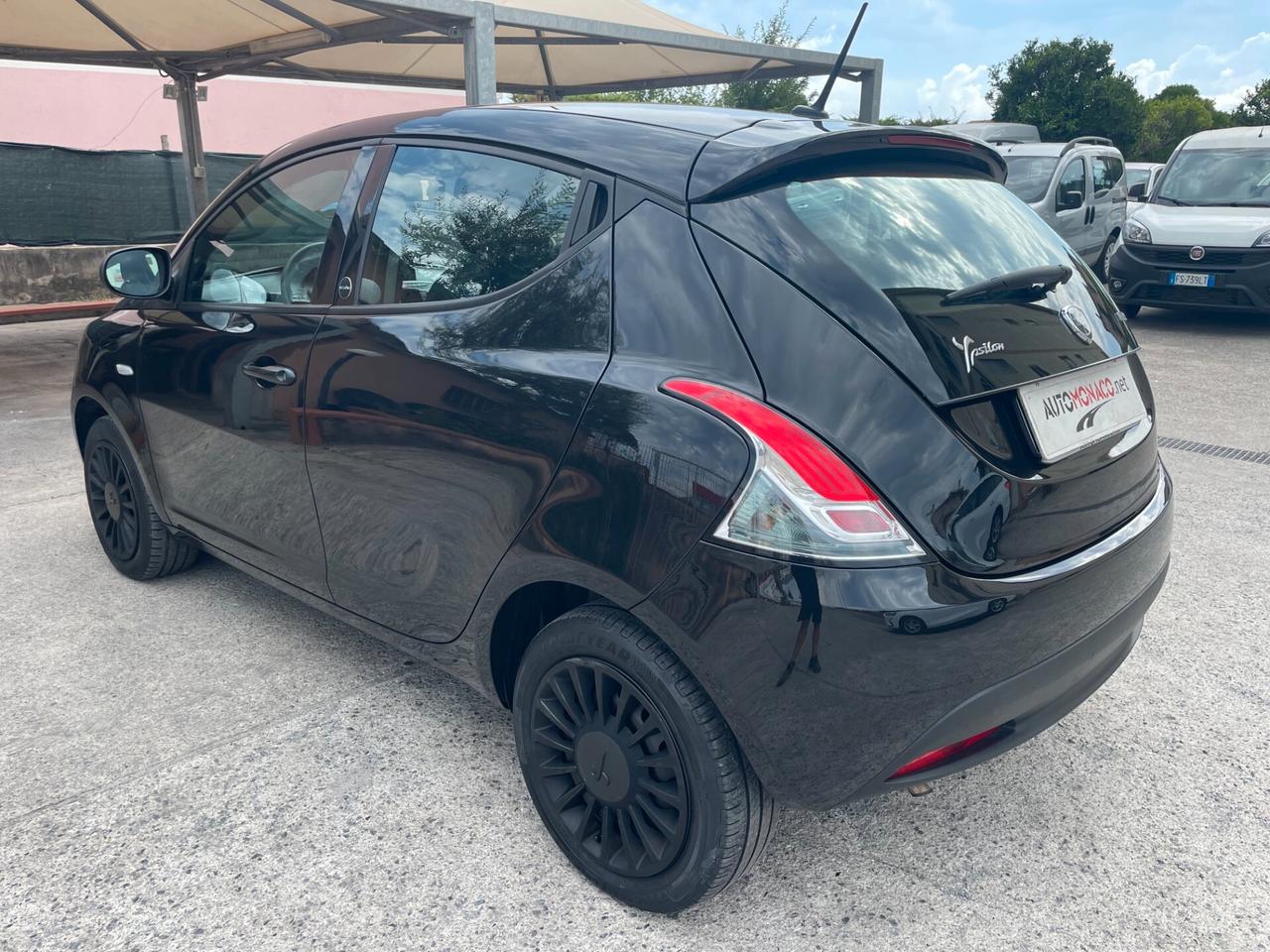 Lancia Ypsilon 1.0 FireFly 5 porte S&S Hybrid Ecochic Silver