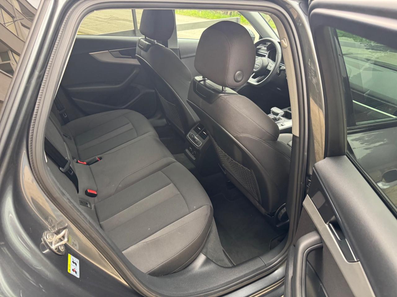 Audi A4 Avant 2.0 TDI 136cv - S.LINE - CERCHI 18 -