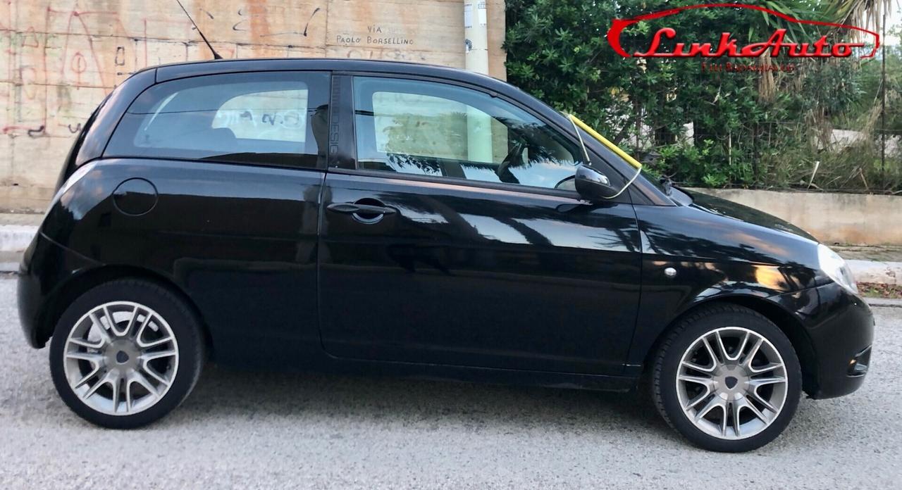 Lancia Ypsilon 1.2 Momo Design 60CV