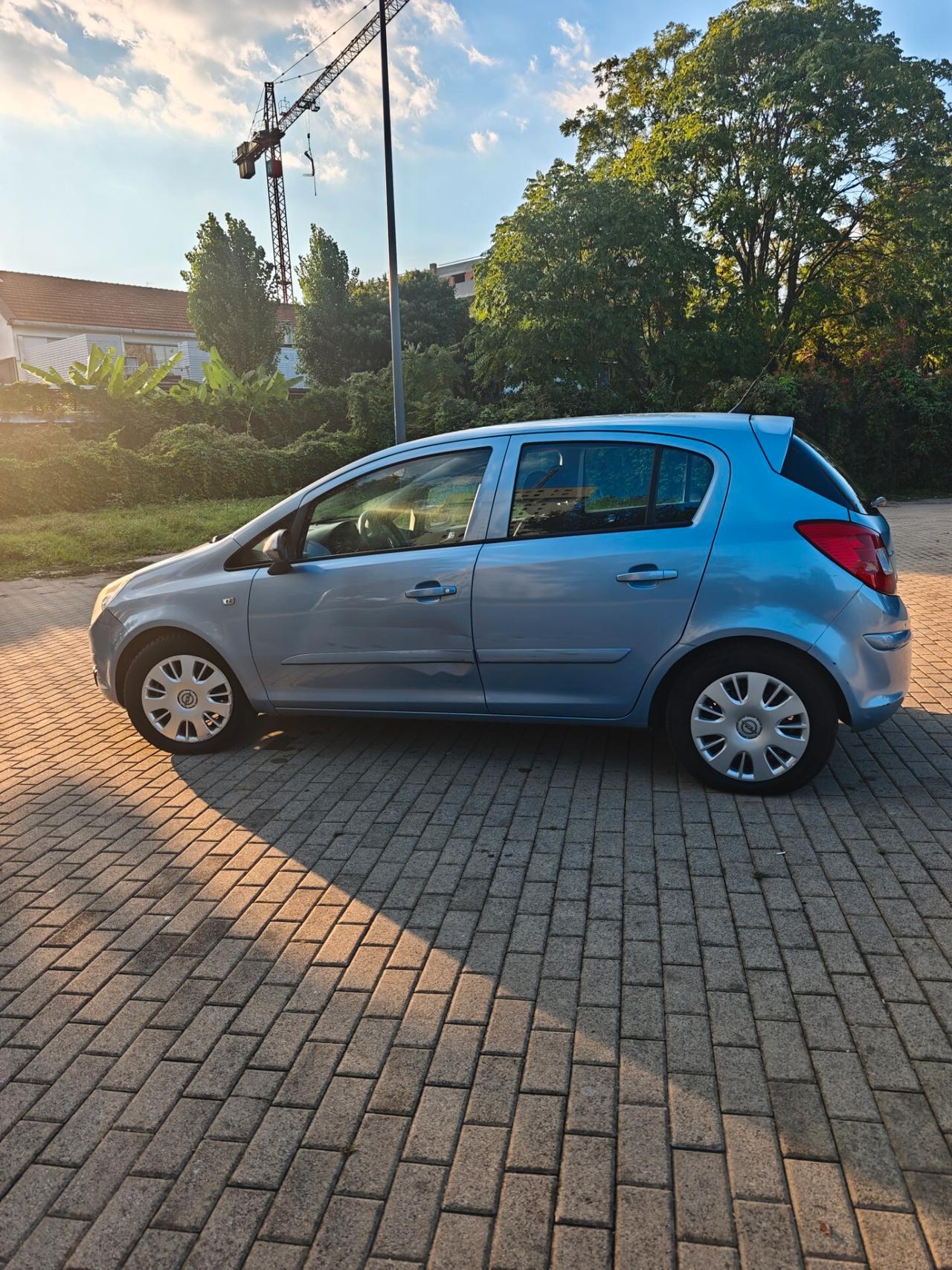 Opel Corsa 1.4 16V 5 porte Cosmo