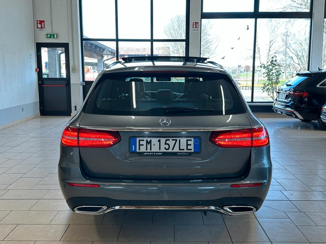 MERCEDES E 220 SW d PREMIUM PLUS AMG LUCI AMBIENTE*TETTO*CARPLAY