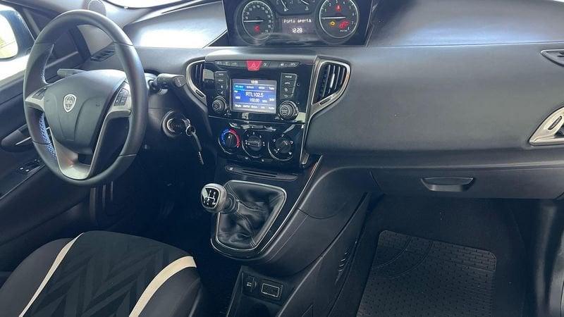 Lancia Ypsilon 5 Porte 1.2 69cv Gold my16 1.2 GOLD 69CV MY16